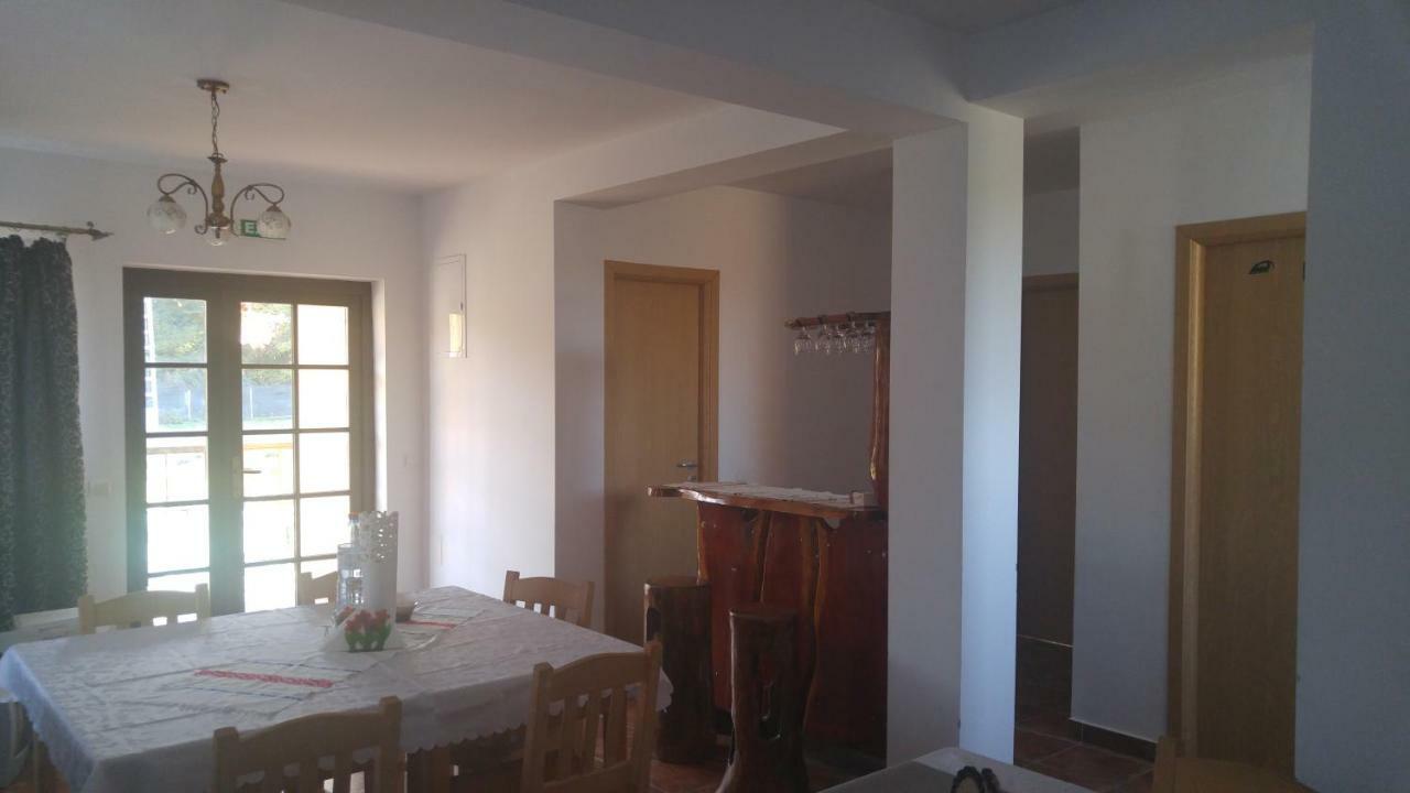 Oteleni Pensiunea Casa Vanatorului酒店 外观 照片
