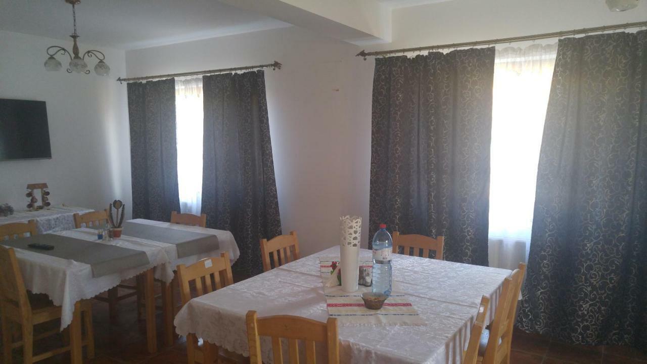 Oteleni Pensiunea Casa Vanatorului酒店 外观 照片