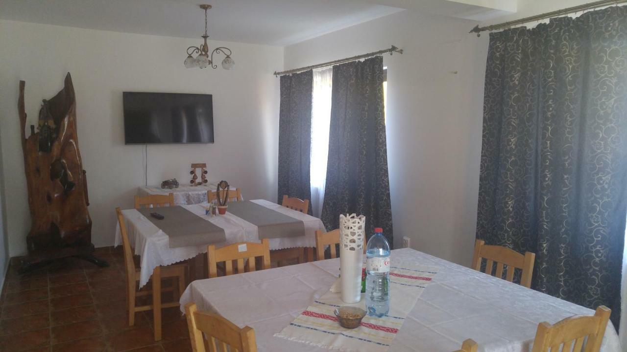 Oteleni Pensiunea Casa Vanatorului酒店 外观 照片