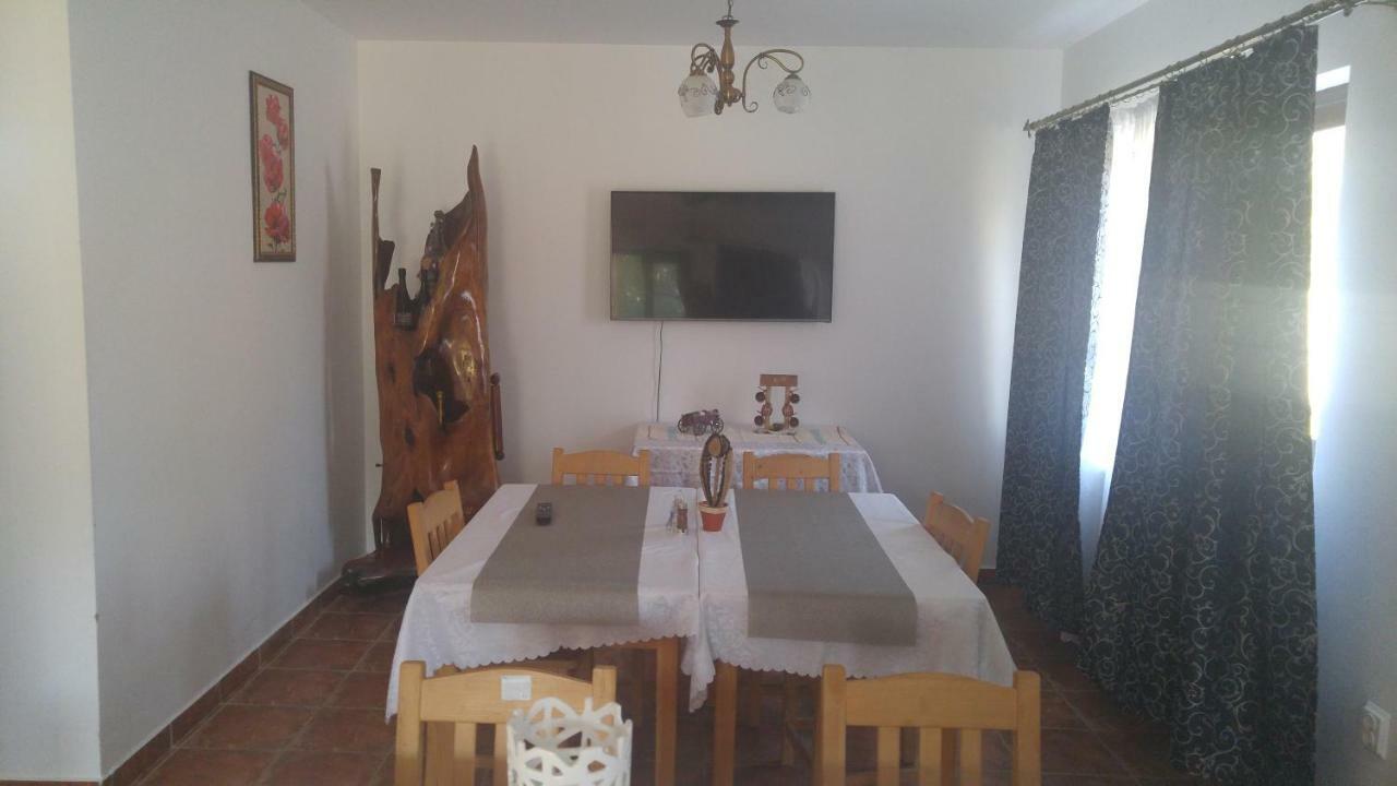 Oteleni Pensiunea Casa Vanatorului酒店 外观 照片