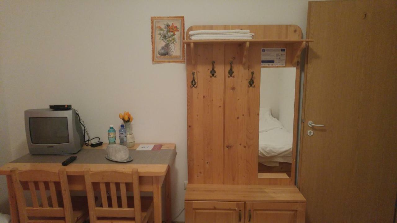 Oteleni Pensiunea Casa Vanatorului酒店 外观 照片